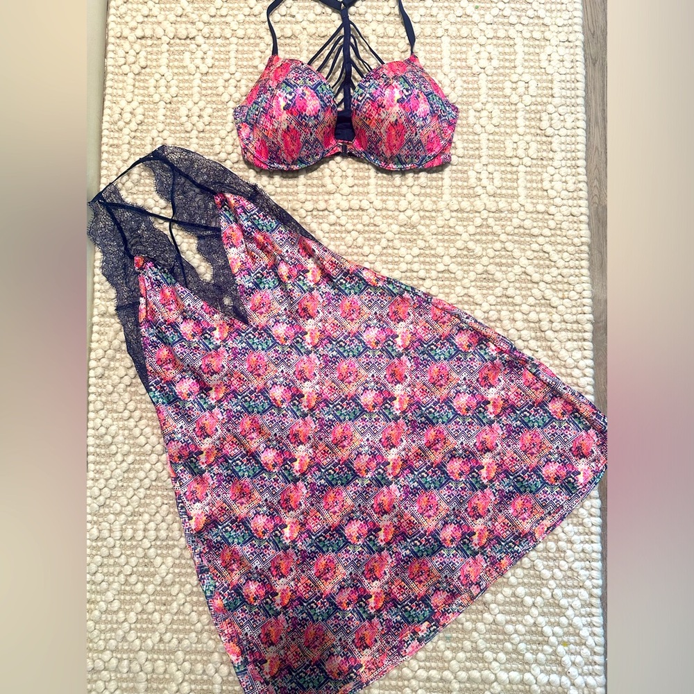 NEW Victoria secret lingerie Small , matching push up bra 32D bundle